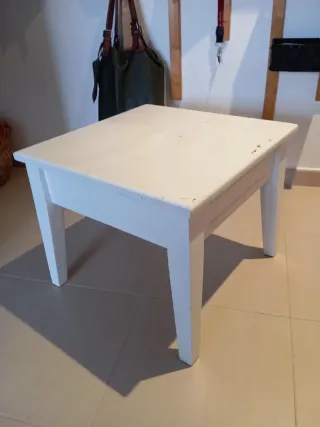 Mesa de centro de madera blanca