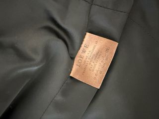 Chaqueta Loewe Astracán con cuello de terciopelo