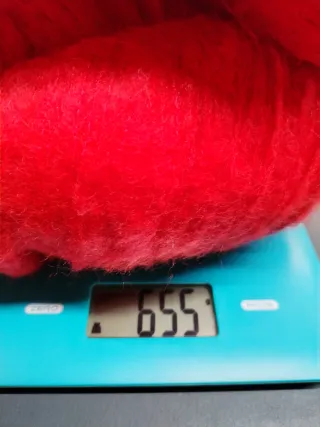 655 gr 2 Madejas grandes de mohair/poliamida Roja