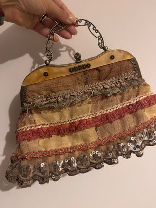 Bolso de mano vintage con adornos