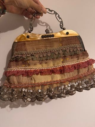 Bolso de mano vintage con adornos