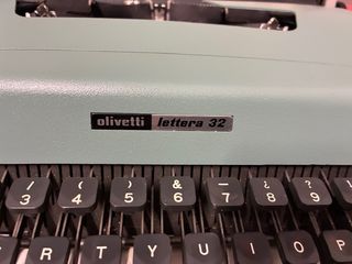 Máquina de escribir Olivetti Lettera 32