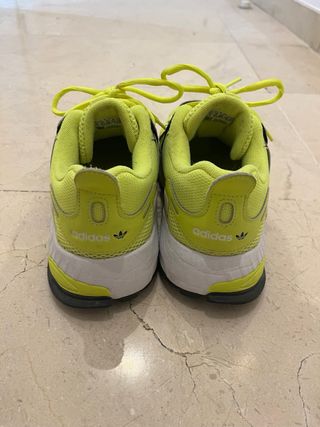 Zapatillas Adidas Deportivas Amarillas y Negras