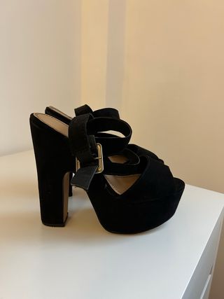 Tacones negros de plataforma
