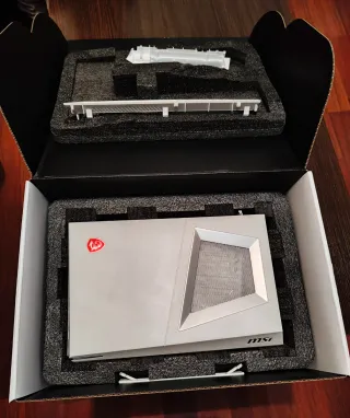 Carcasa e supporto verticale MSI Trident 3