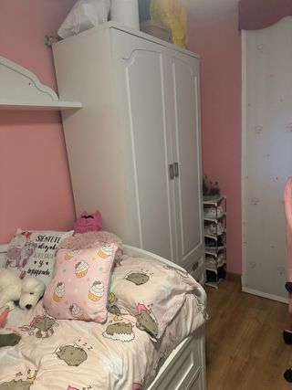 Cama infantil blanca con cajones y cama nido