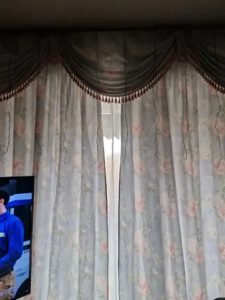 Cortinas de salón beige y rosa