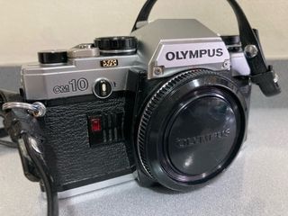 Olympus OM10 Cámara Analógica Plata y Negra
