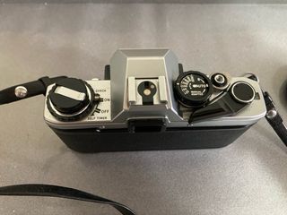 Olympus OM10 Cámara Analógica Plata y Negra