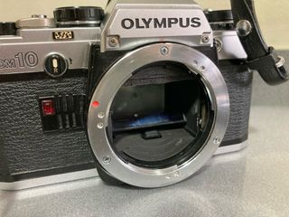 Olympus OM10 Cámara Analógica Plata y Negra