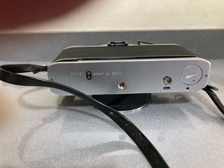 Olympus OM10 Cámara Analógica Plata y Negra