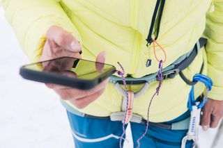 Plumífero de montaña y alpinismo con capucha Mujer Simond