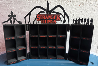 Expositor Stranger Things Kinder