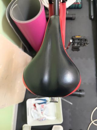 Bicicleta Estática Roja y Negra