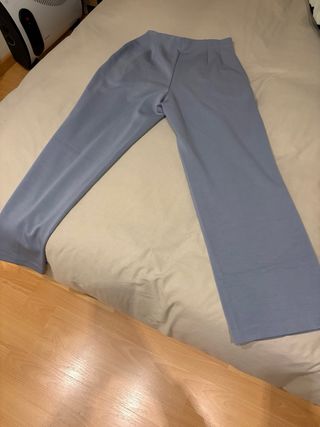 Pantalón ancho Uniqlo azul claro tipo chandal