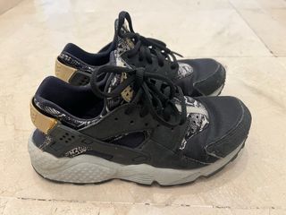 Zapatillas Nike Air Huarache Beige y Negro