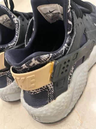 Zapatillas Nike Air Huarache Beige y Negro