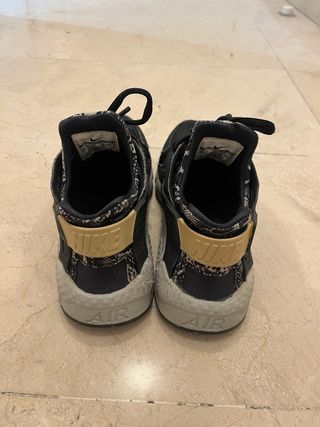 Zapatillas Nike Air Huarache Beige y Negro