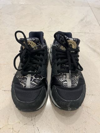 Zapatillas Nike Air Huarache Beige y Negro