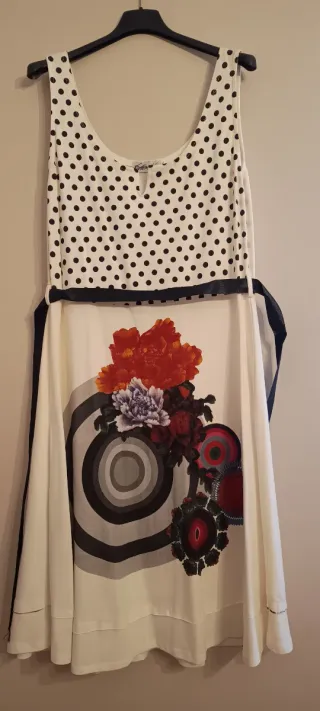 Vestido midi con cinturón y estampado floral