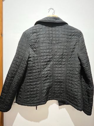 Chaqueta Cortefiel acolchada negra TM/L