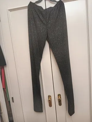 Mallas brillantes plateadas y negras