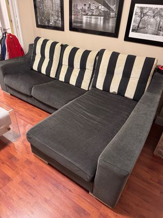 Sofá con chaiselongue gris