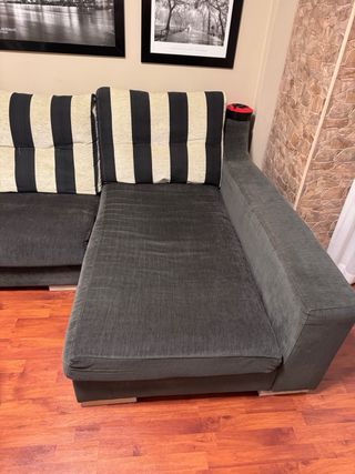 Sofá con chaiselongue gris