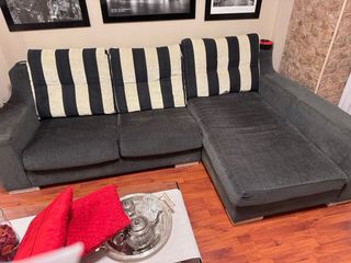 Sofá con chaiselongue gris