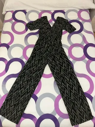 Mono fiesta plateado negro con tonos verdes