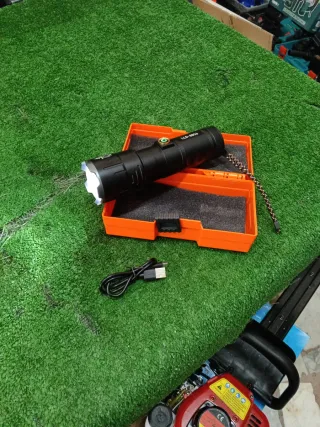 Torcia LED ricaricabile USB