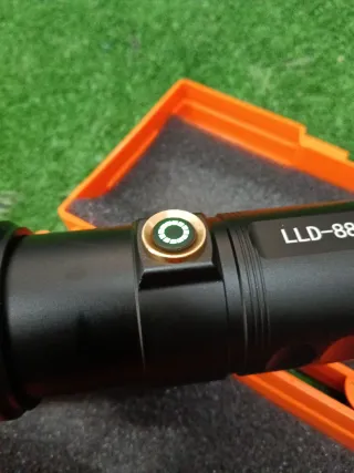 Torcia LED ricaricabile USB