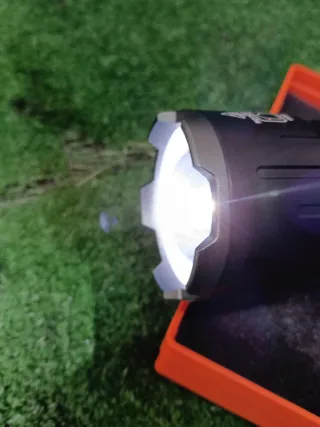 Torcia LED ricaricabile USB