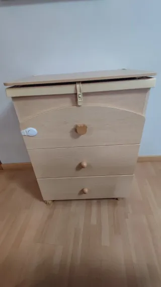 Cuna de madera para bebé + cambiador/bañera/cómoda