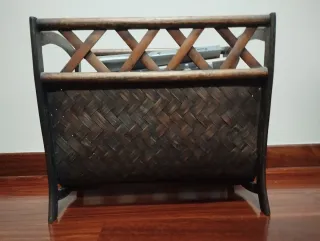 Revistero de madera y bambú