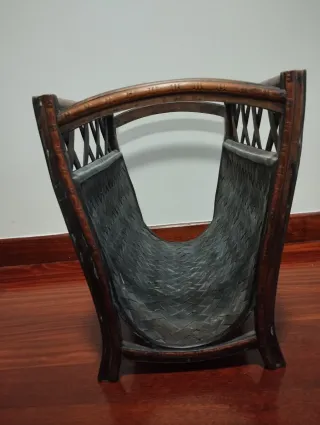 Revistero de madera y bambú