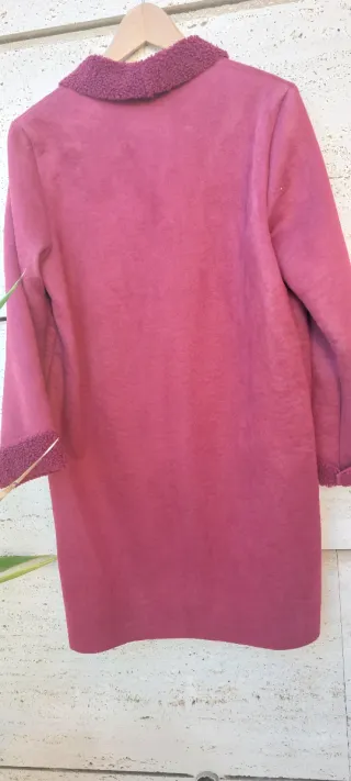 Chaquetón tres cuartos burdeos, forro de borreguit