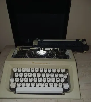 Máquina de escribir vintage años 70