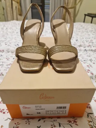 Zapatos de fiesta Castañer dorados