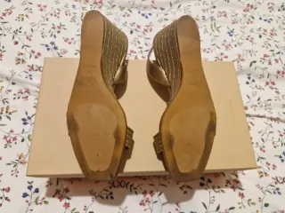 Zapatos de fiesta Castañer dorados