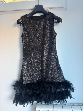 Vestido lentejuelas y plumas negro