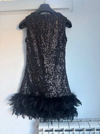 Vestido lentejuelas y plumas negro