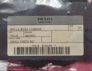 PRADA BROCHE.