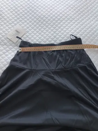 Falda negra talla L de baile para niña