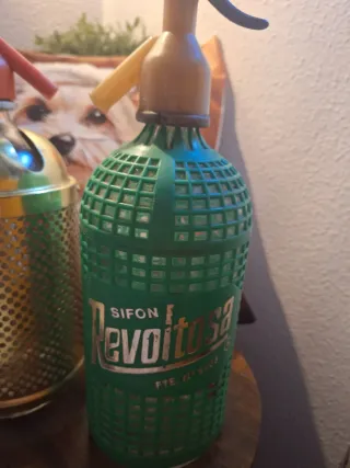 2 Sifones antiguos de vidrio y metal