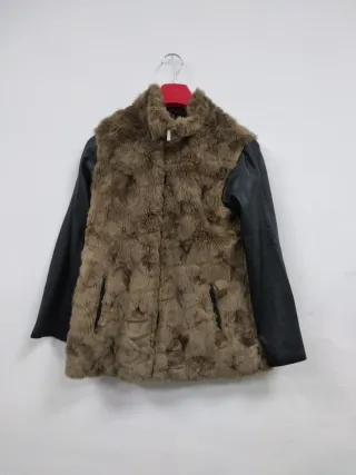 Chaqueta de mujer con mangas de cuero
