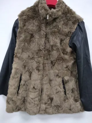 Chaqueta de mujer con mangas de cuero