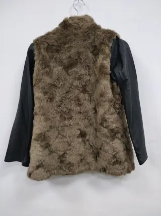 Chaqueta de mujer con mangas de cuero
