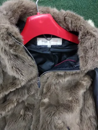 Chaqueta de mujer con mangas de cuero