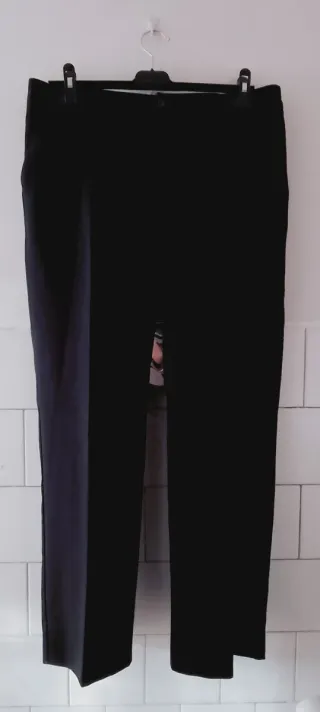 Pantaloni neri con tasche